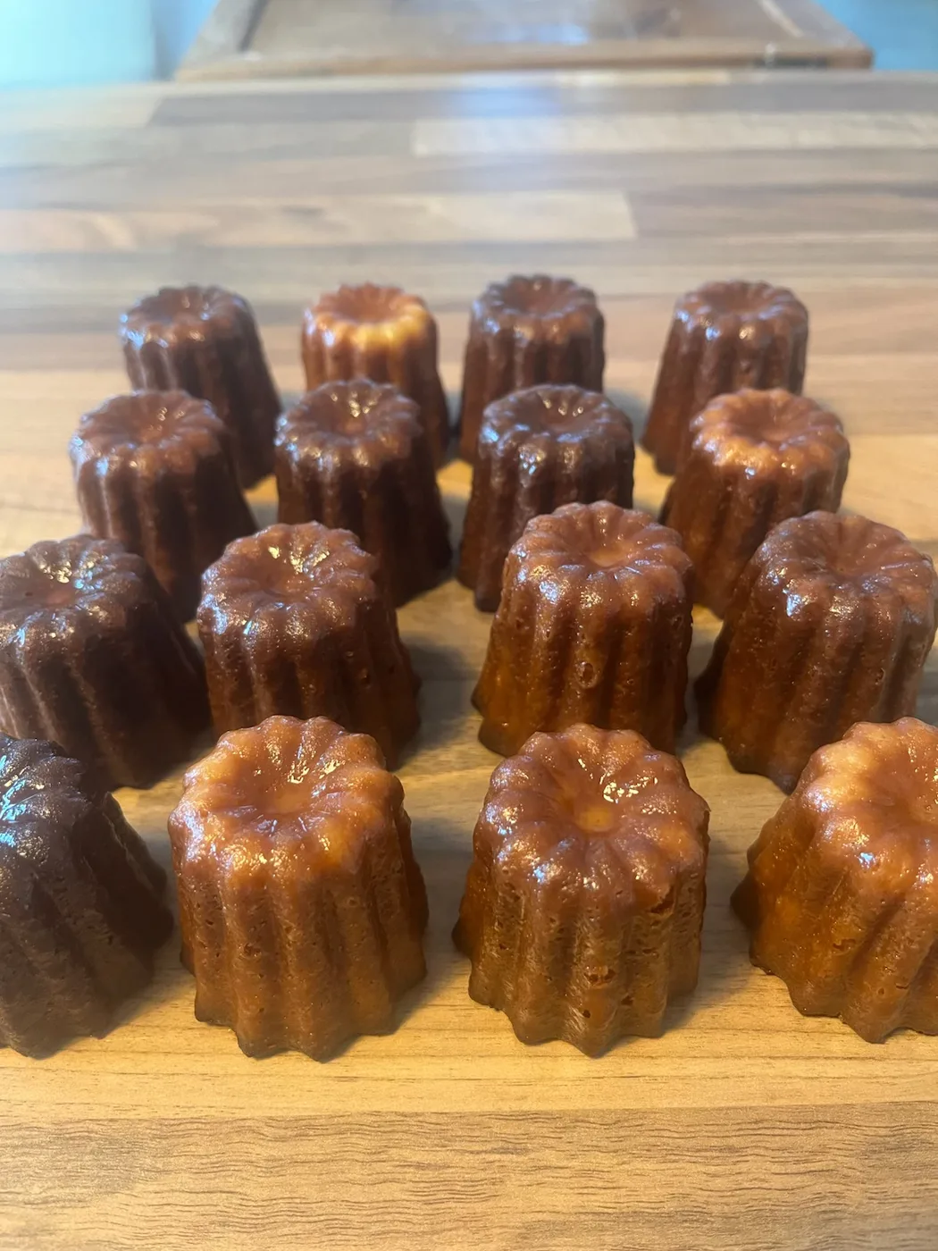 Cannelés artisanaux — pâtisserie Montenois, livraison Montbéliard